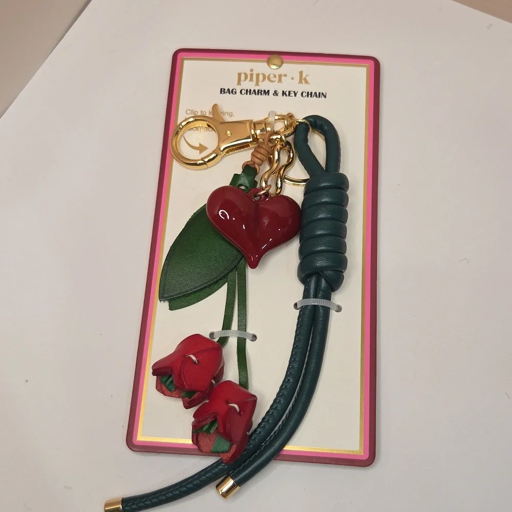 ❤️▪️Piper K▪️ Beautiful Bag Charm Key Chain with flowers, heart